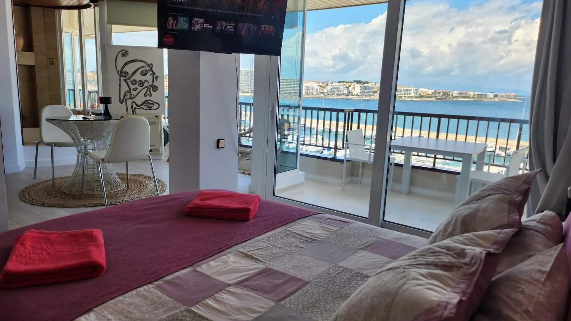 Solo Atico Guest Suites L'Escala Bed & Breakfast